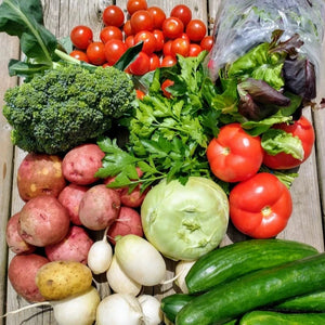 
                  
                    Charger l&amp;#39;image dans la galerie, Assorted fresh vegetables including broccoli, tomatoes, potatoes, and cucumbers on a wooden surface.
                  
                